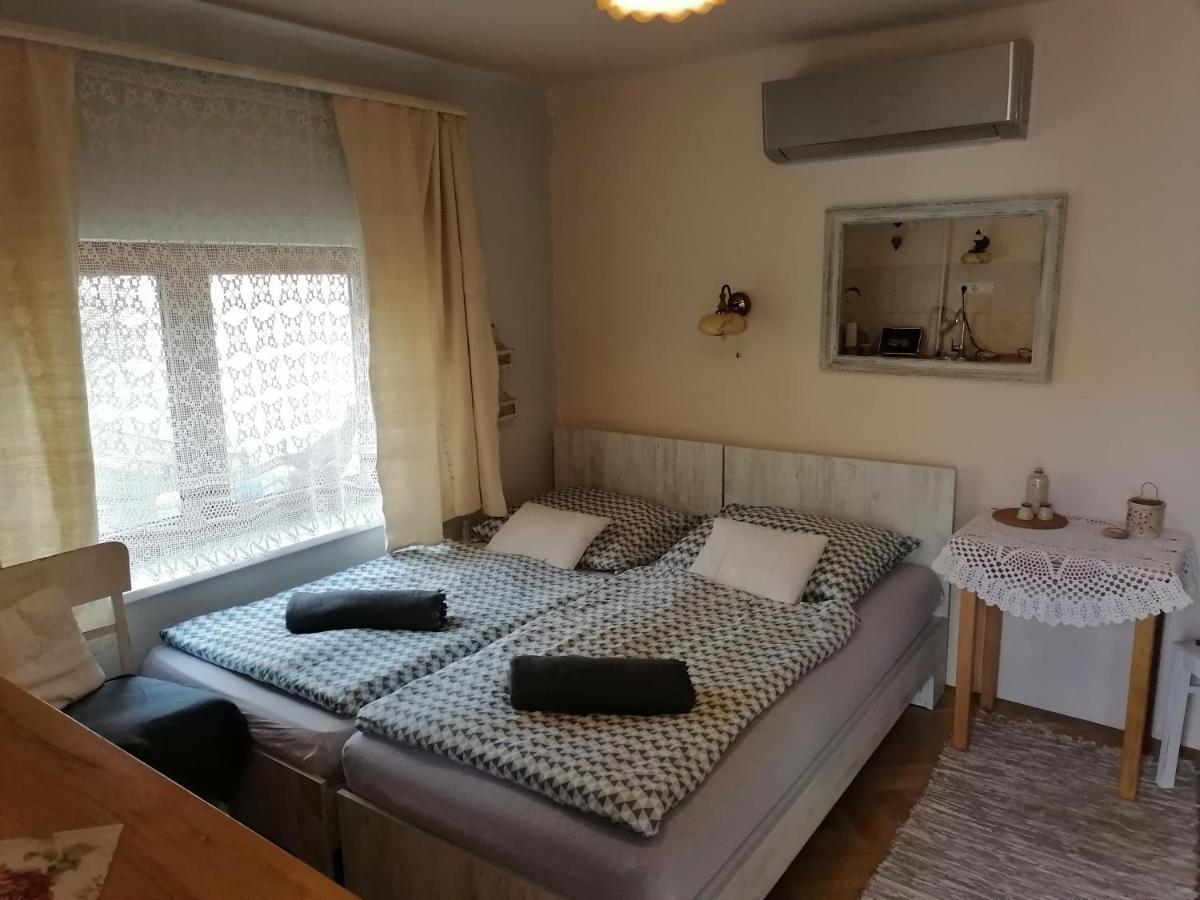 Mives Vendeghaz Hotel Pogany Bagian luar foto