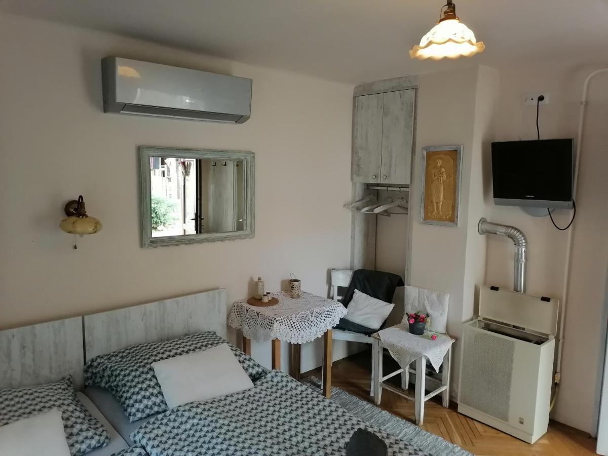 Mives Vendeghaz Hotel Pogany Bagian luar foto