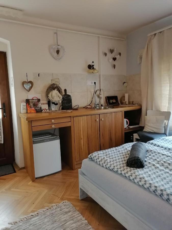 Mives Vendeghaz Hotel Pogany Bagian luar foto