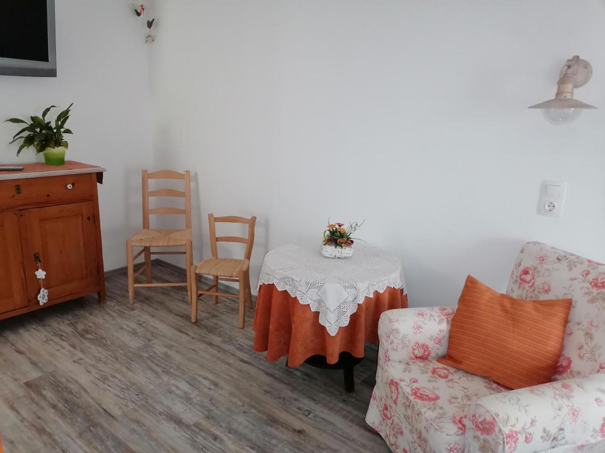 Mives Vendeghaz Hotel Pogany Bagian luar foto