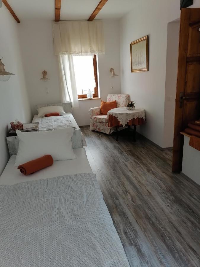 Mives Vendeghaz Hotel Pogany Bagian luar foto