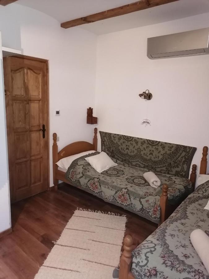 Mives Vendeghaz Hotel Pogany Bagian luar foto