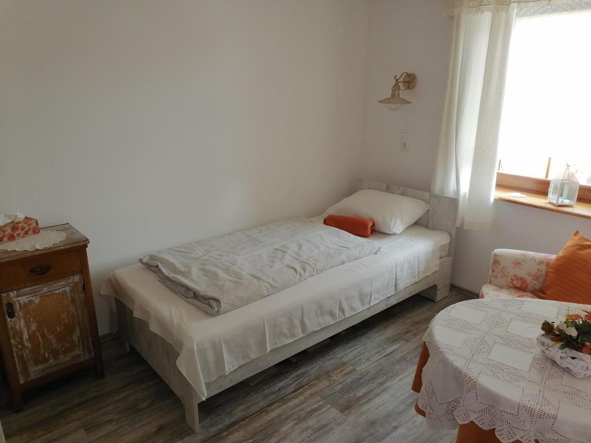 Mives Vendeghaz Hotel Pogany Bagian luar foto