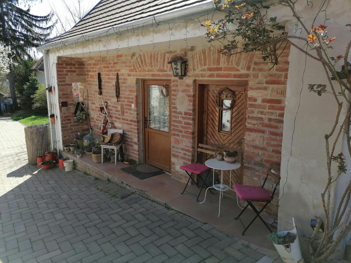 Mives Vendeghaz Hotel Pogany Bagian luar foto