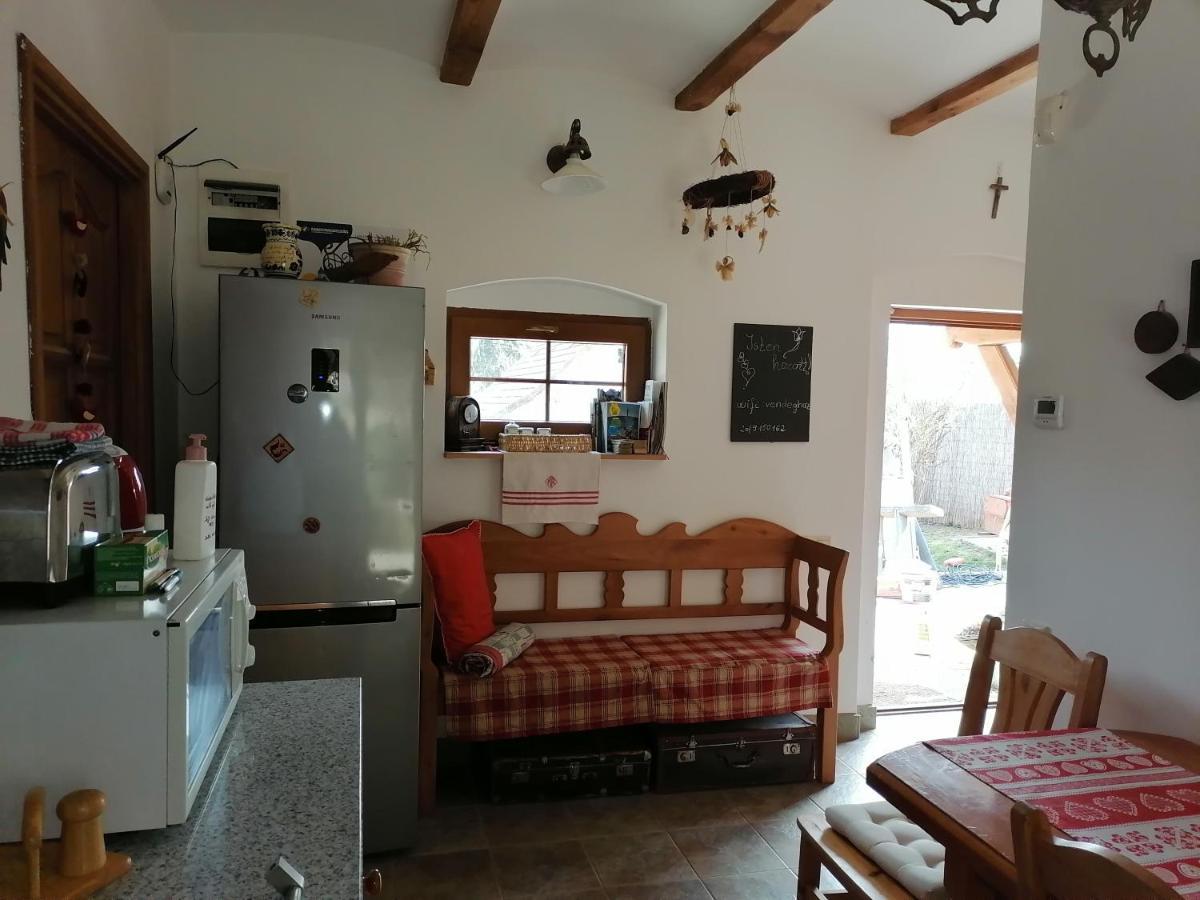 Mives Vendeghaz Hotel Pogany Bagian luar foto