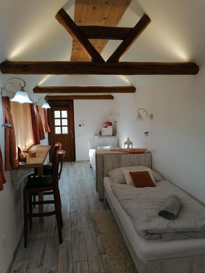 Mives Vendeghaz Hotel Pogany Bagian luar foto